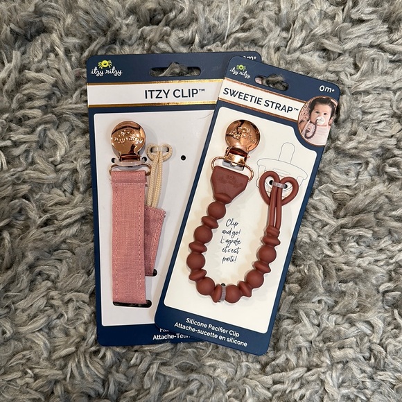 Itzy Ritzy Pacifier Clips - Picture 1 of 1